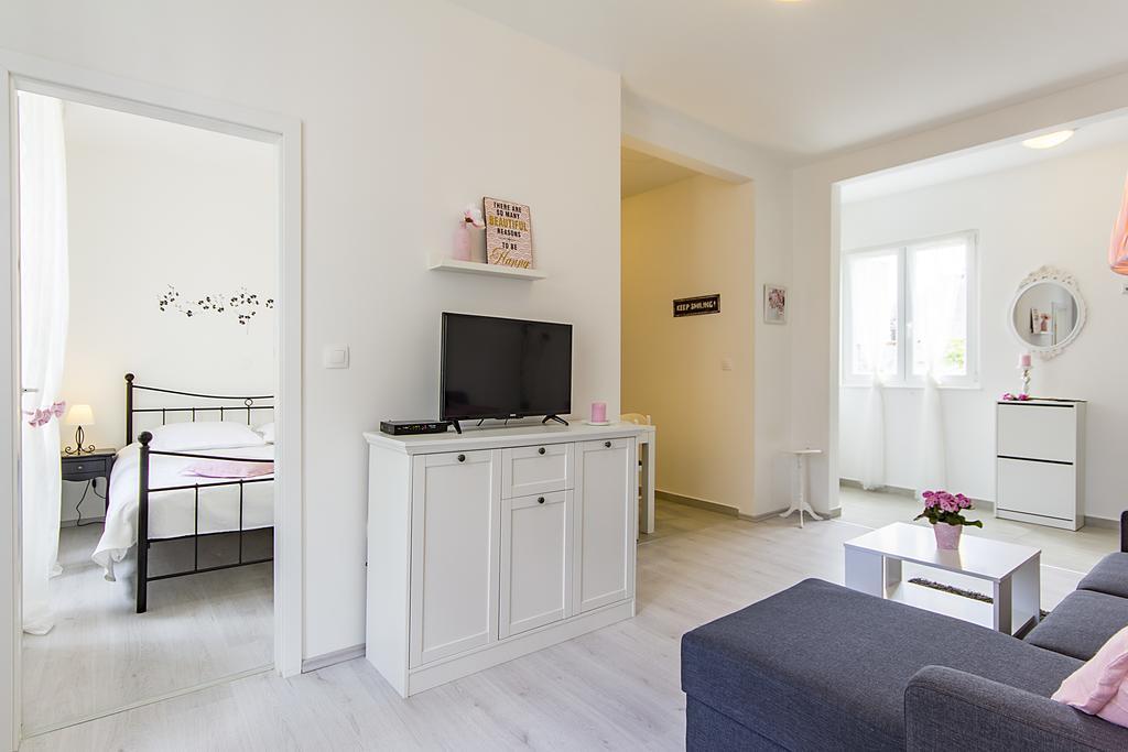 Center Apartment Tina Pula Extérieur photo