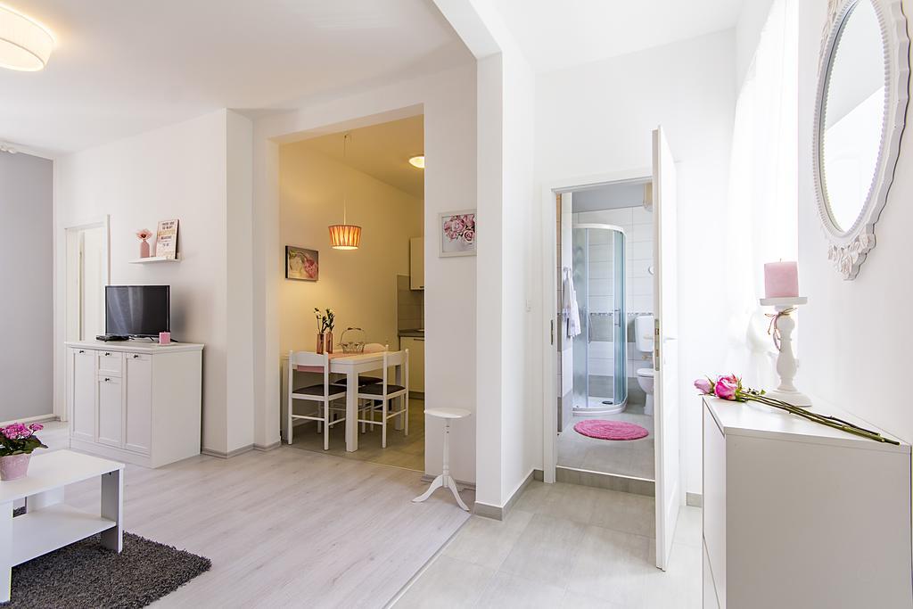 Center Apartment Tina Pula Extérieur photo